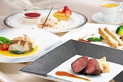 【平日ランチ限定】 フレジェ　～苺の乾杯カクテル&SPECIALデザート～