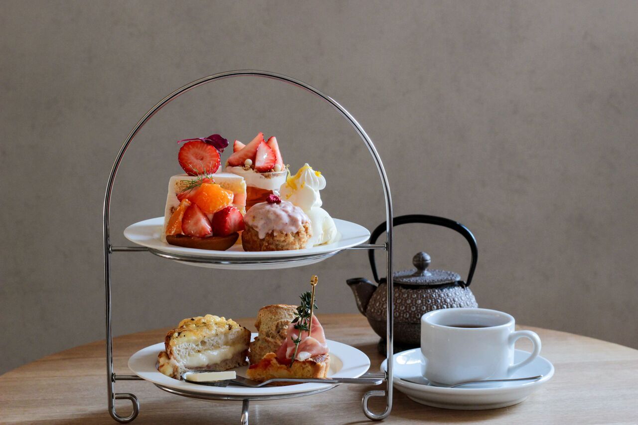 【13:30~16:00でお取り置き】苺と柑橘のアフタヌーンティーセット