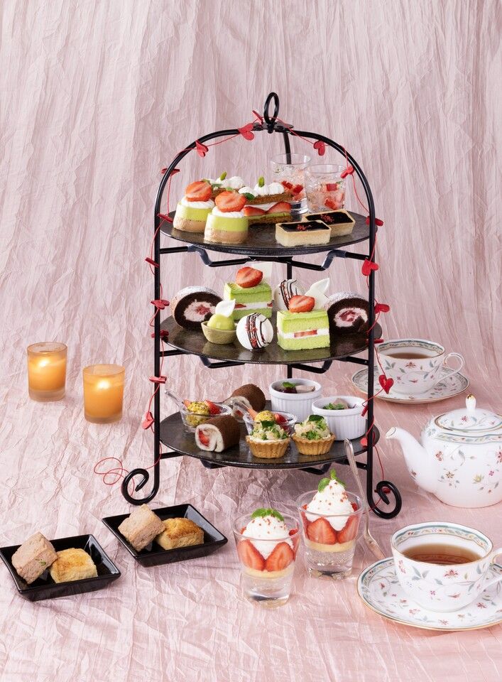 Weekday-only web discount: ¥300 off! Strawberry and pistachio Valentine's chocolate afternoon tea
