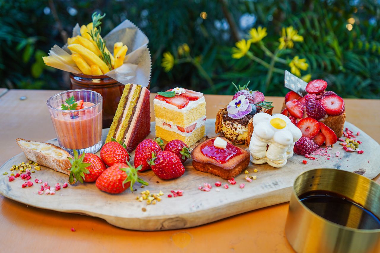 Strawberry-Flavored Afternoon Tea Set (From March 16th) *Weekdays only