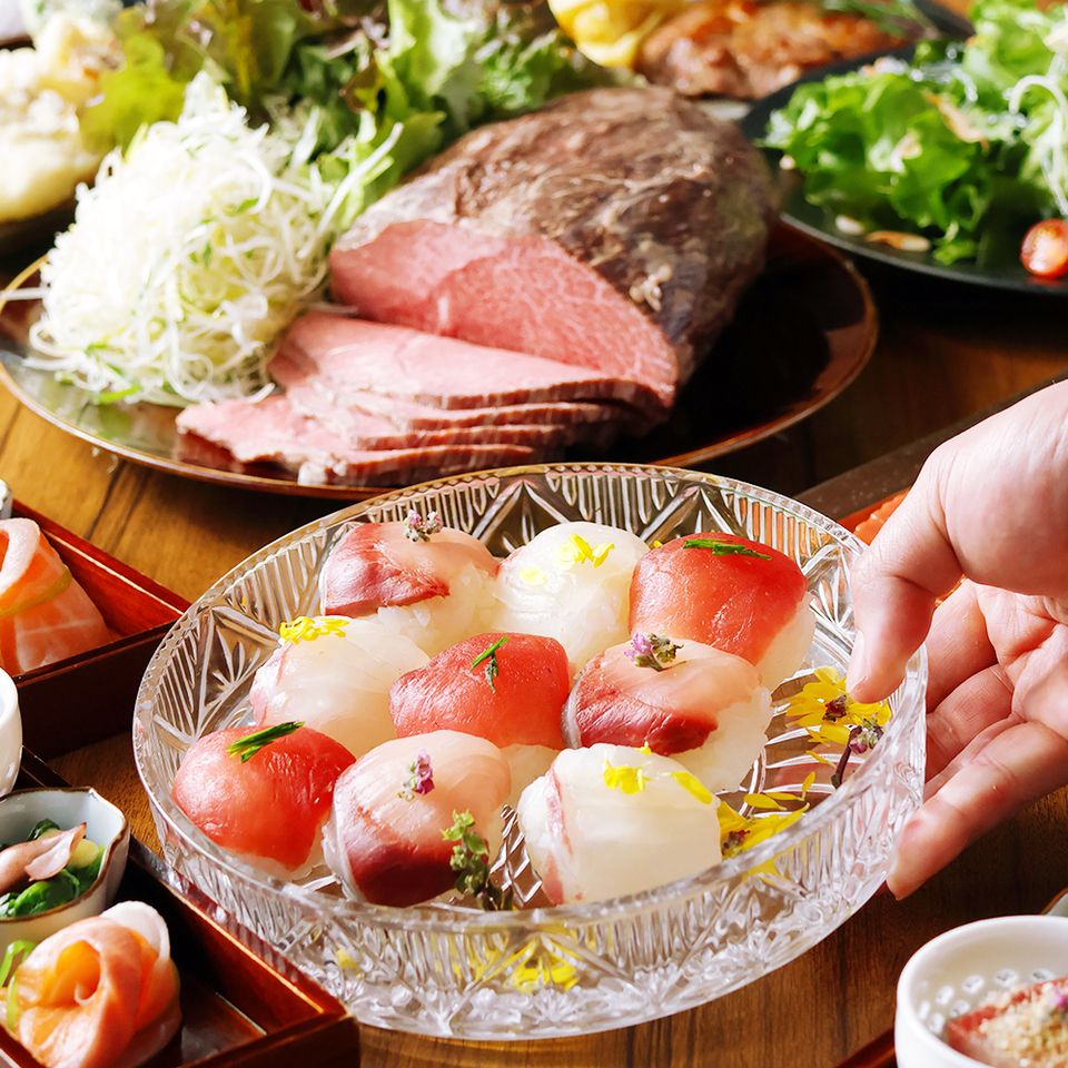 【女性も喜ぶ】ヘルシー自家製大麦牛ローストビーフに旬野菜天ぷら、手毬寿司も充実グルメプラン