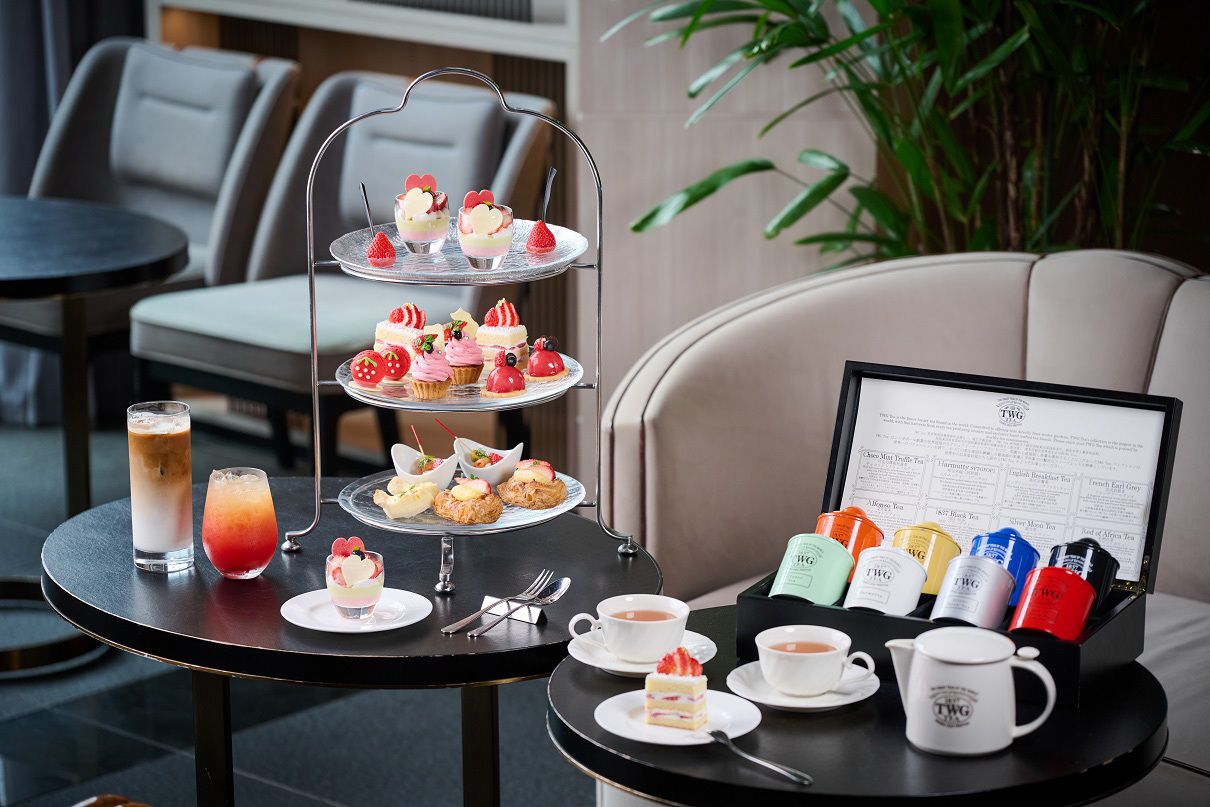 [13:00-17:00] March 1st - May 31st: 10% off the Strawberry Afternoon Tea Set (only available on the website)