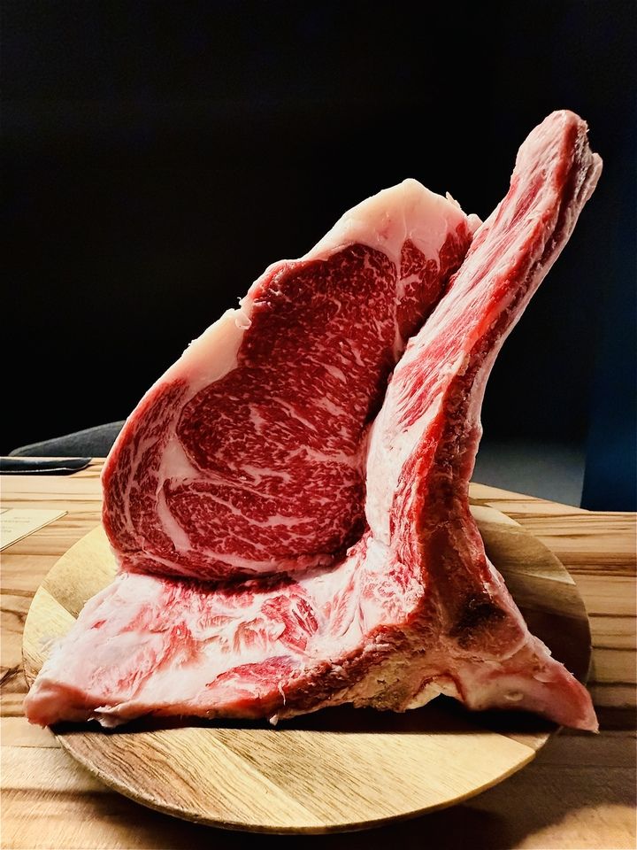フィレ肉のタルタルと熊本赤牛・黒毛赤身フィレ２種のステーキ『特別なサーロイン&フィレSTEAK COURSE』