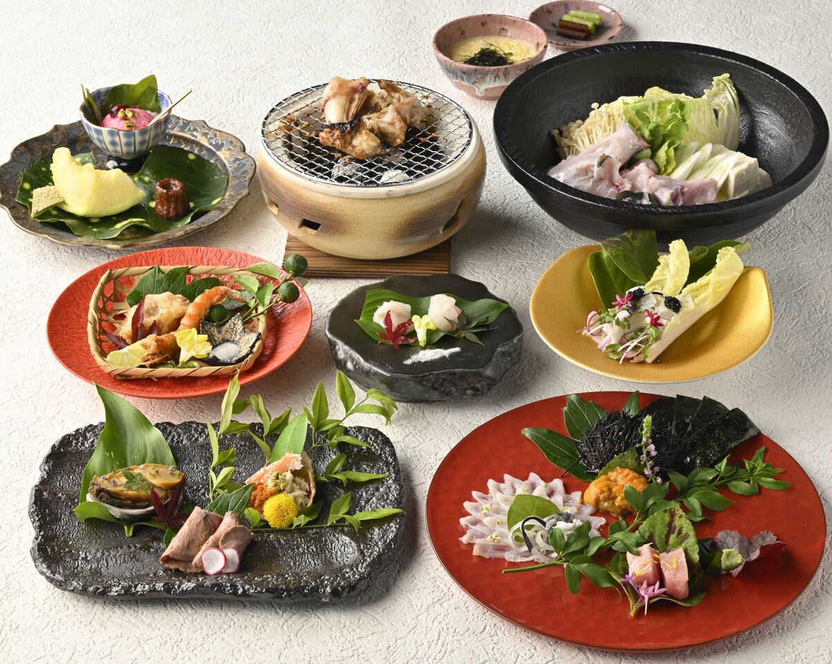 Day and Night Course 17,600 yen ◆ Enjoy a variety of pufferfish dishes such as iron spike pufferfish and two types of seasonal sashimi, pufferfish and seasonal fried fish, pufferfish hot pot, or 5 pieces of pufferfish sushi.