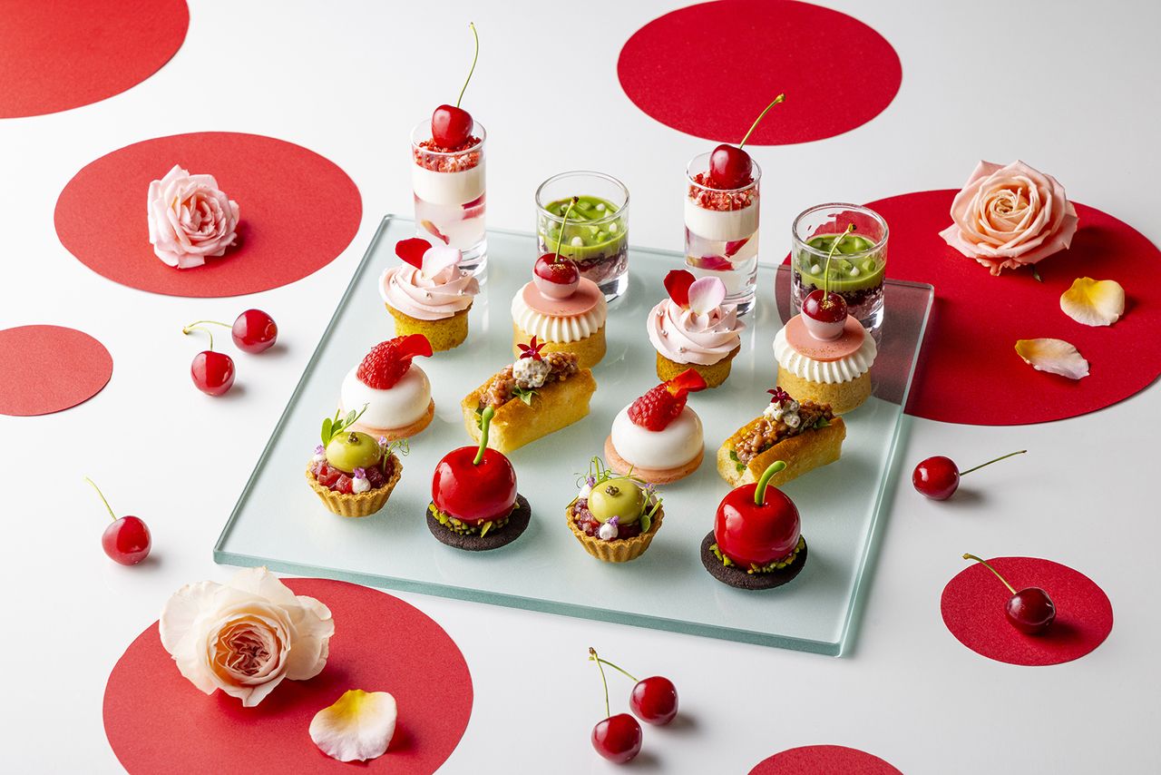 【Weekday 33%OFF】Cherry & Rose Afternoon Tea with one glass of champagne