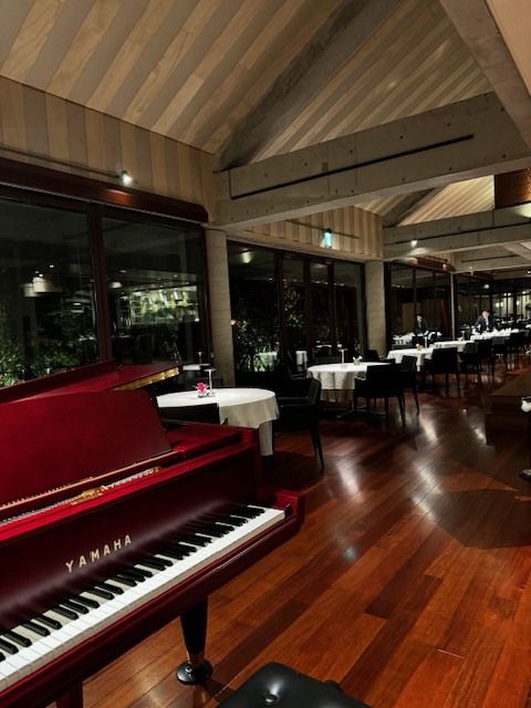 8/7 (Fri) Starts at 6 PM: Jazz Night (with a complimentary toast drink)