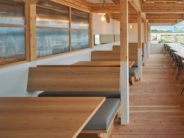 店内（テーブル）