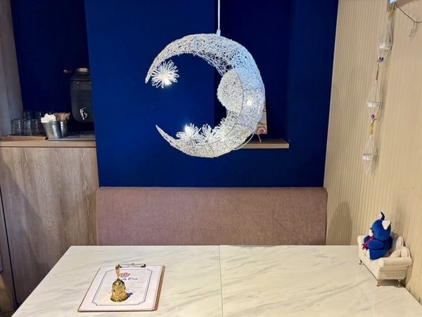 Moonlight seat