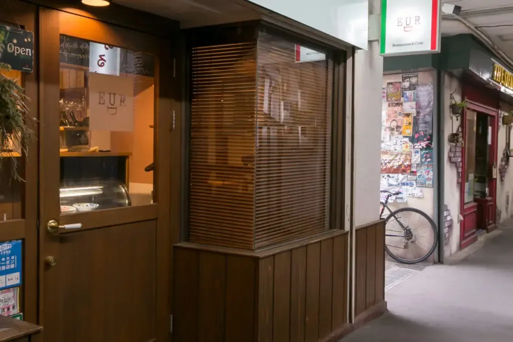 Restaurant & Cafe EUR