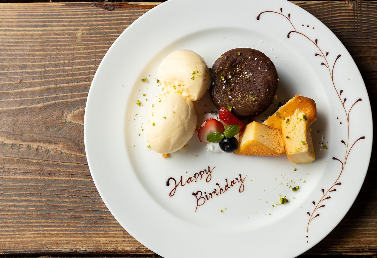 。＋★誕生日や記念日にメッセージ付きプレート贈呈★+。1650円（税込）