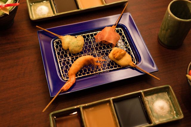 【プレミアムセット】今月おすすめ串3本、大人気本マグロの寿司揚げ、魚介のスペシャル、極上黒毛和牛ヘレ肉、フォアグラ、本日の海老を含む15本（生野菜、〆、デザート付き）