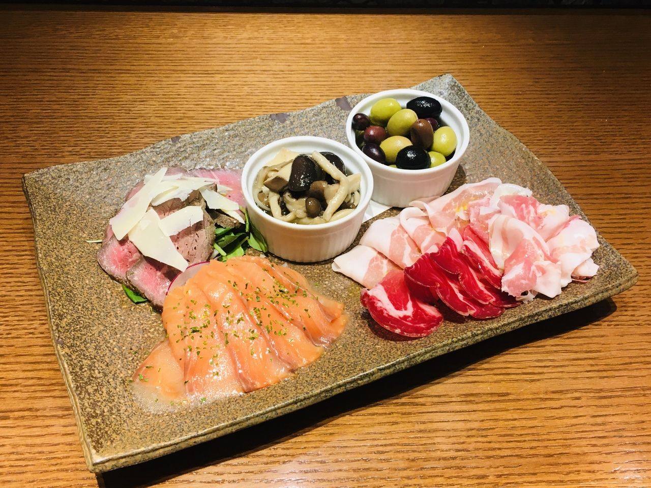 前菜の盛り合わせ　4〜5人前