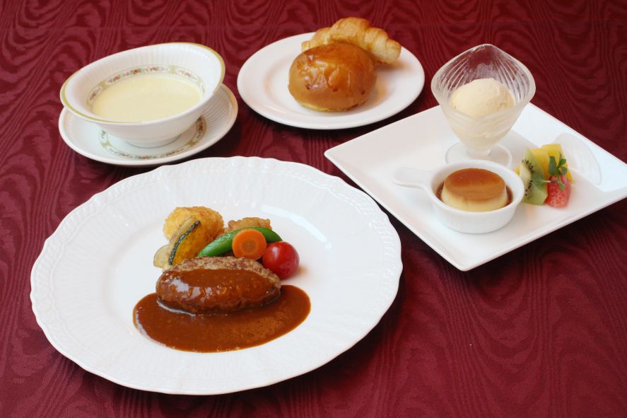 【お子様】西洋料理　お子様ハンバーグプレート　2,000円