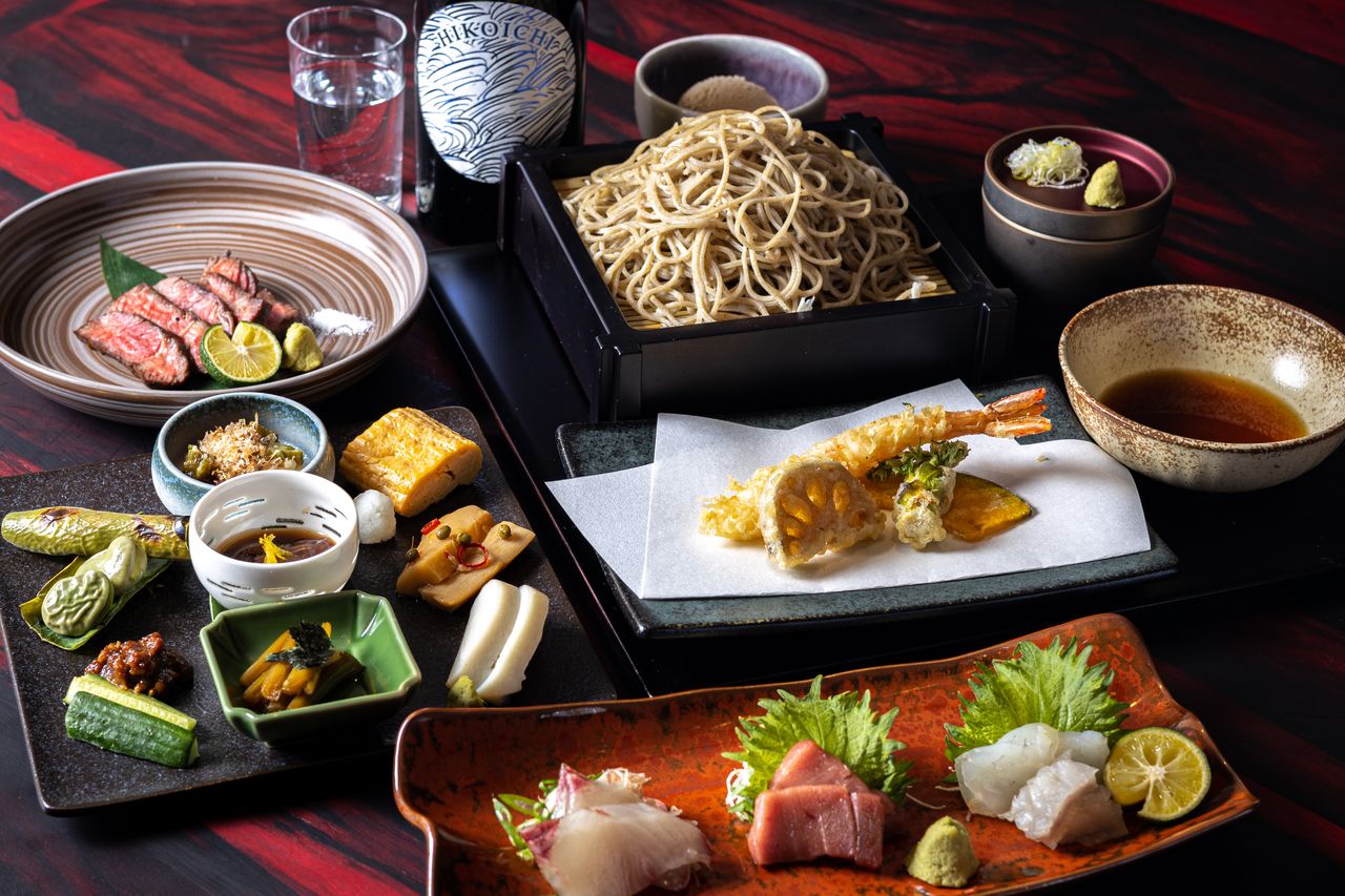 ○9900円蘇枋会席【ご会食・結納・お誕生日】 蕎麦前八寸、ズワイ蟹とイクラの茶碗蒸し、季節の天ぷら、銀鱈の西京焼きに和牛の炭火焼など華やかな蘇枋贅沢会席お任せコース