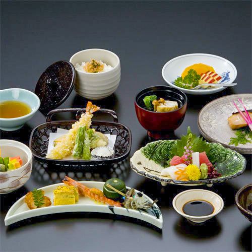 山並みを眺めながら　京会席を