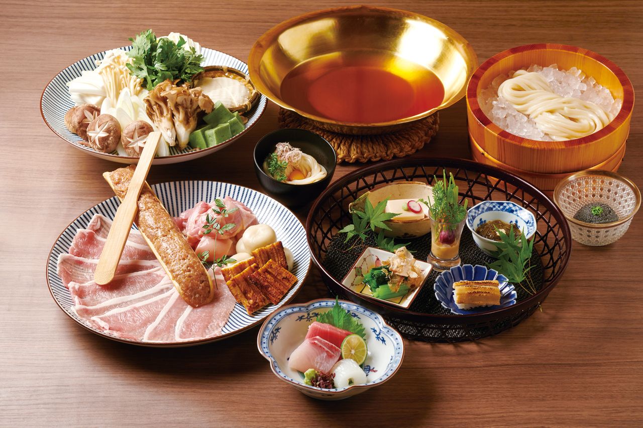 Special udon noodle hot pot (6,000 yen)