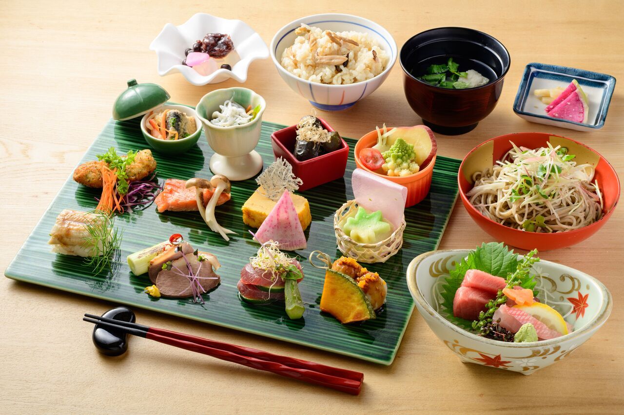 Kamakura Seasonal delicacies - Irodori - 12 types of Obanzai set with 2 types of sashimi