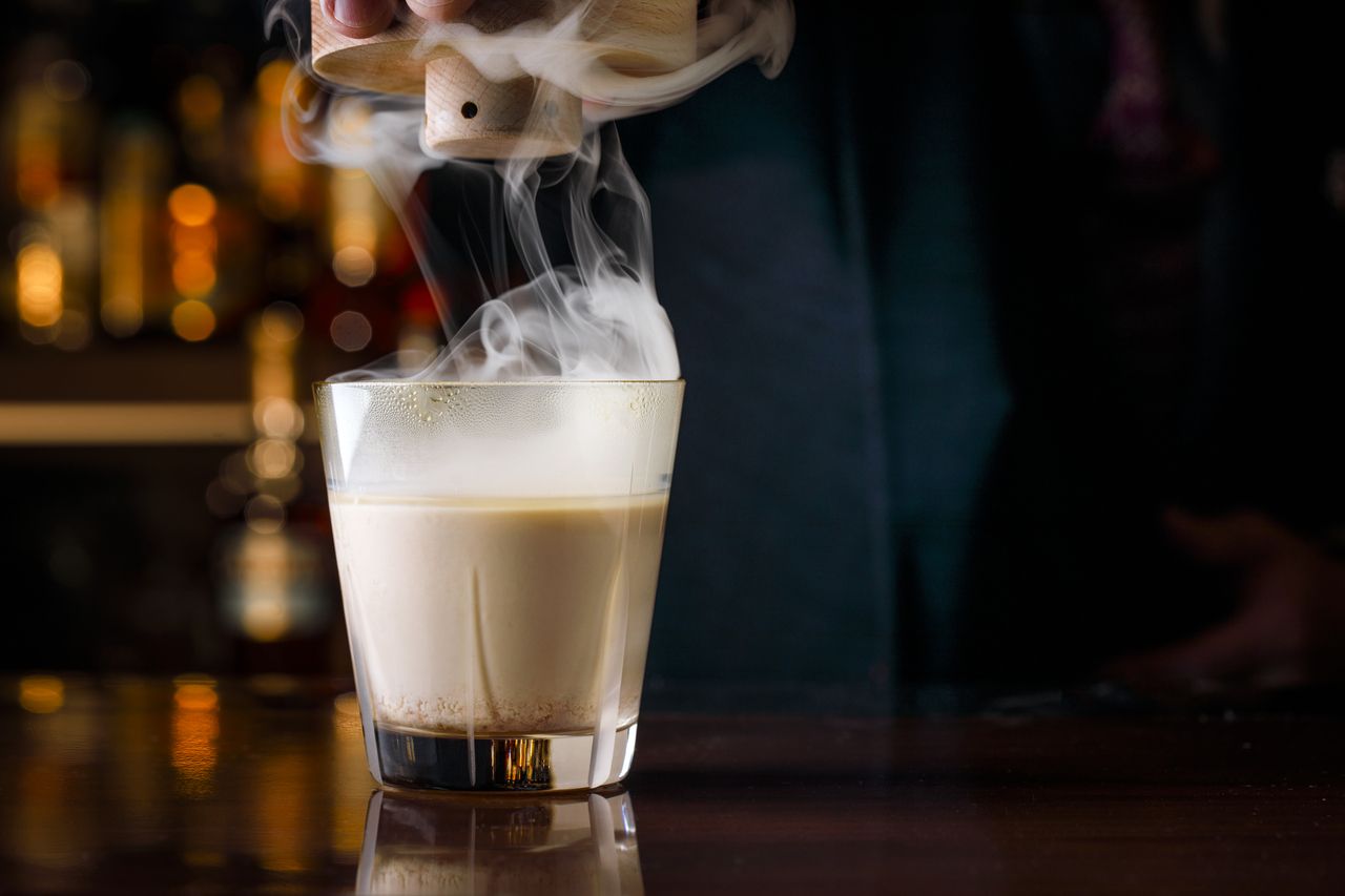 [Bach Cocktails with Live Music] Live music by artists and original cocktails (Mondays, Wednesdays and Fridays only)