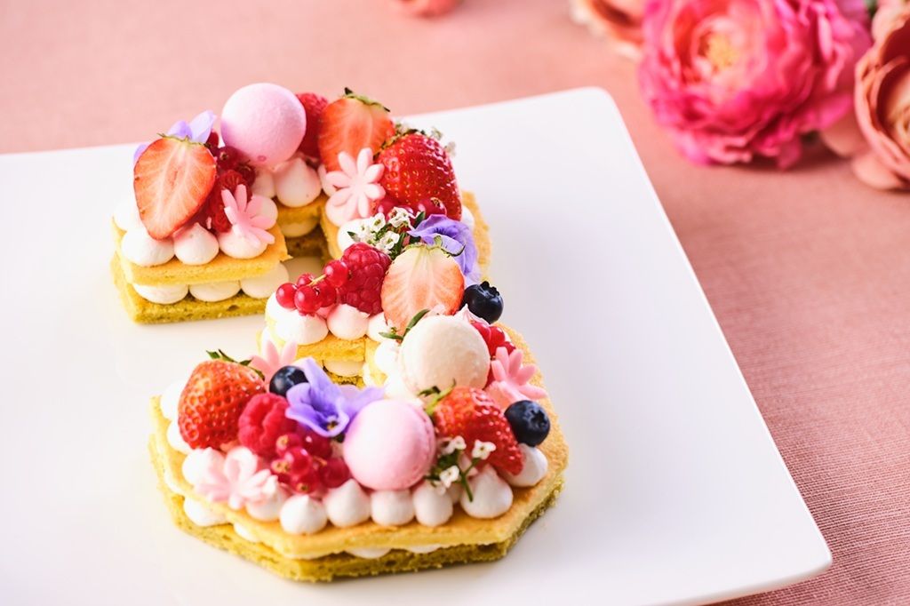 【オプションメニュー】お祝いを華やかに彩るナンバーケーキ（メッセージプレート付き）