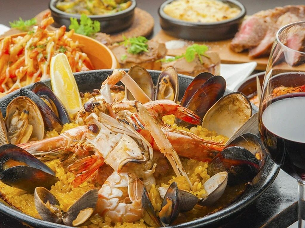 [Enjoy Hokkaido Wagyu beef and seafood!] A full course of Hokkaido Wagyu beef and seafood dishes and a choice of paella