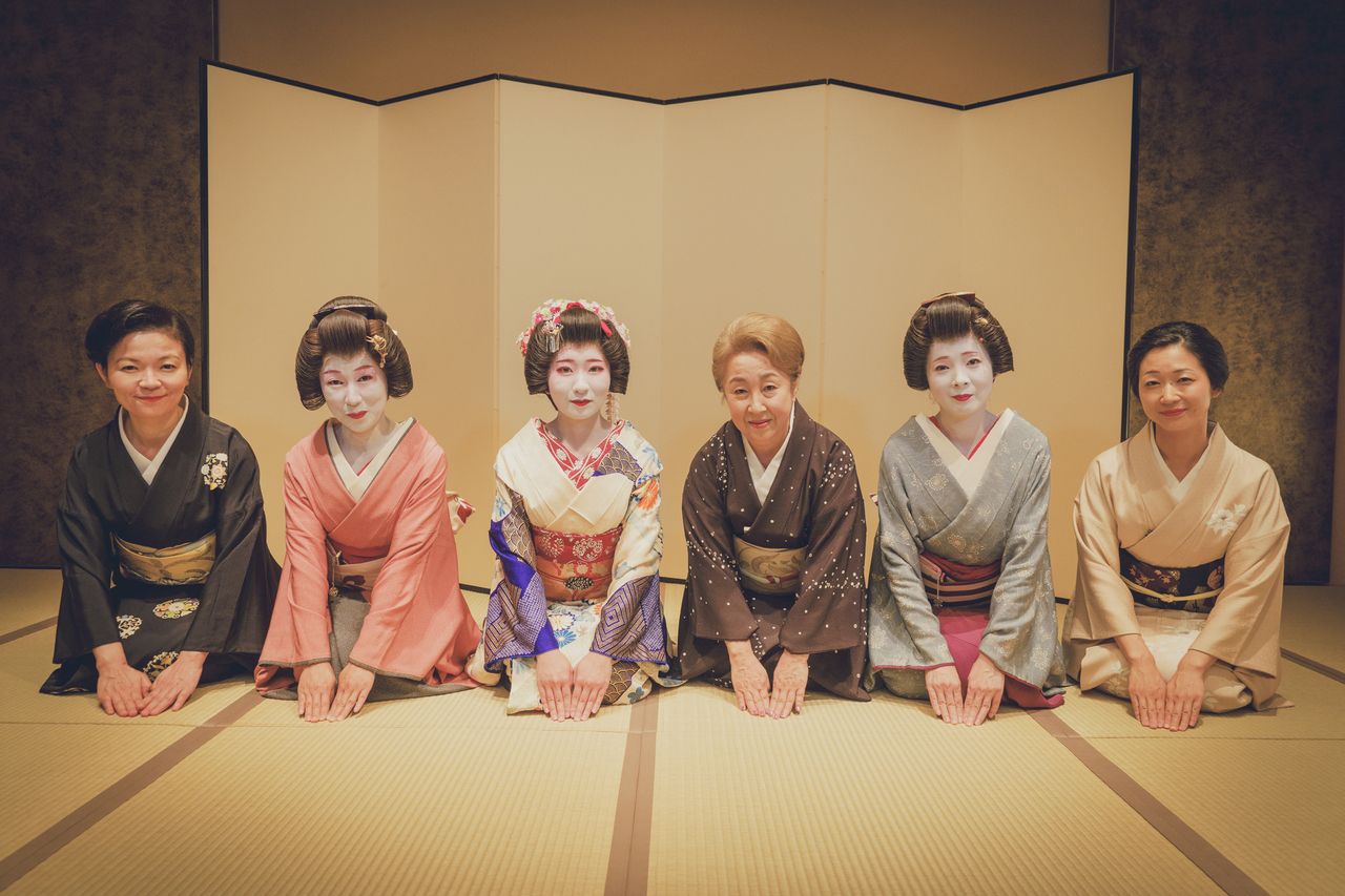 3時間芸者宴会プラン（飲み放題）　　芸者衆3人