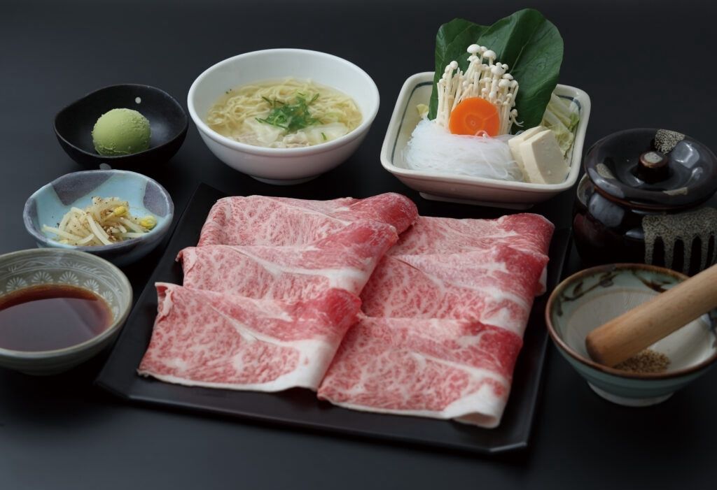  [The Ultimate Kobe Beef Course] ¥12,800 Featuring tender meat with a deep, rich flavor, this course is perfect for business entertaining or important dinners. We offer the finest hospitality with its refined taste.