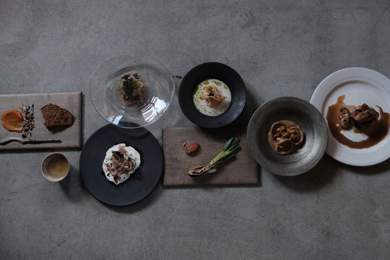 季節の食材をふんだんに使ったコース　9plates 