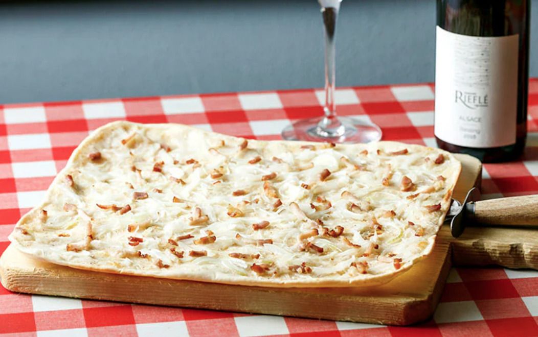 タルトフランベ（ベーコンと玉ねぎのピッツァ）