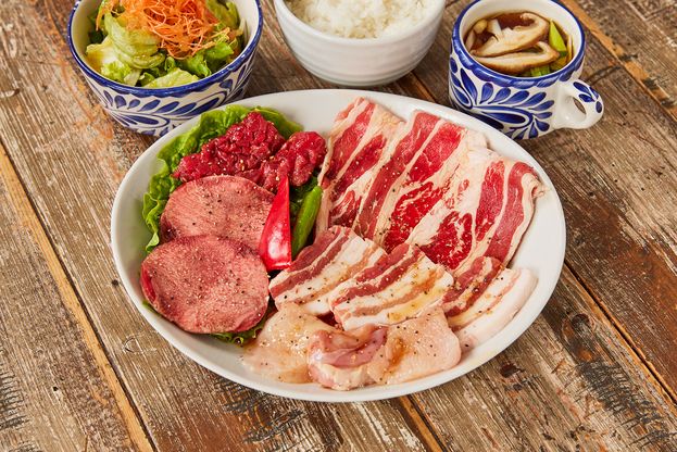 [非常丰盛的午餐260g★牛舌和烤肉午餐]