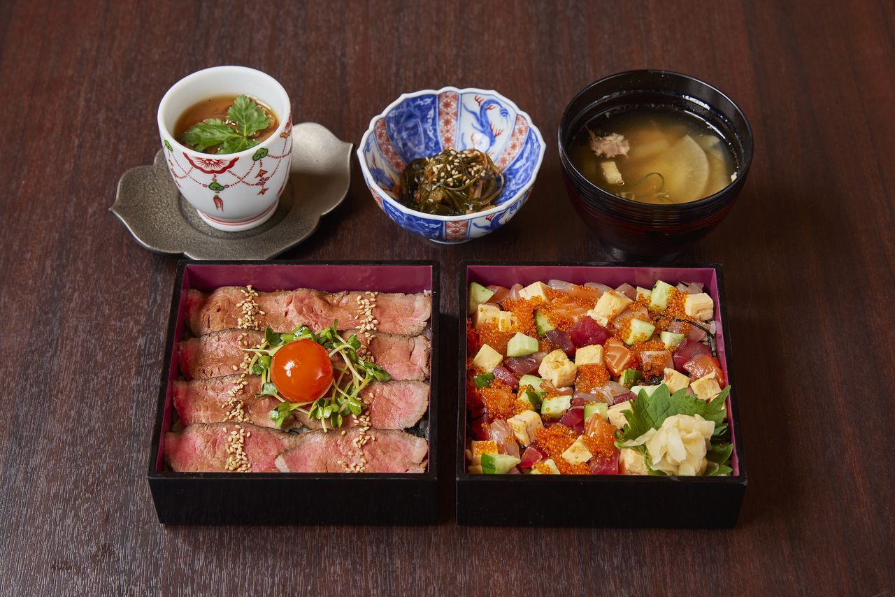 [Limited quantity] A luxurious two-tiered box of lean Wagyu beef steak and seafood bera chirashi sushi