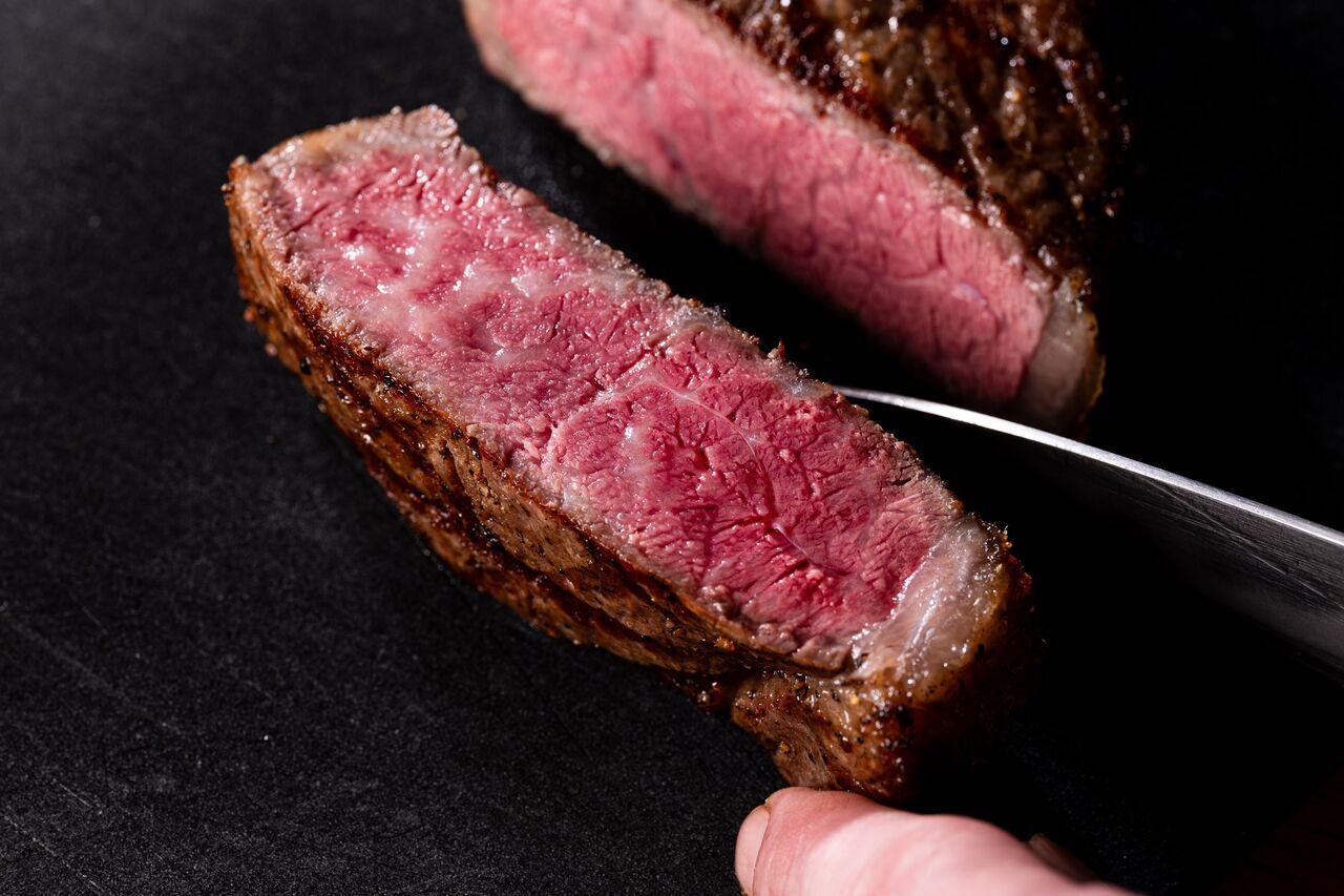 Aged Kobe beef and carefully selected aged Japanese black beef steak tasting course