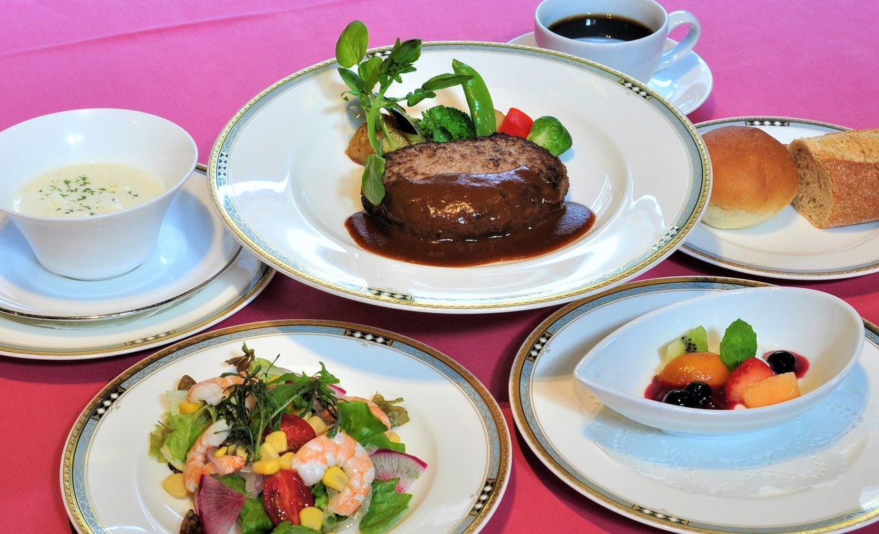 غداء كورا [شهريًا]