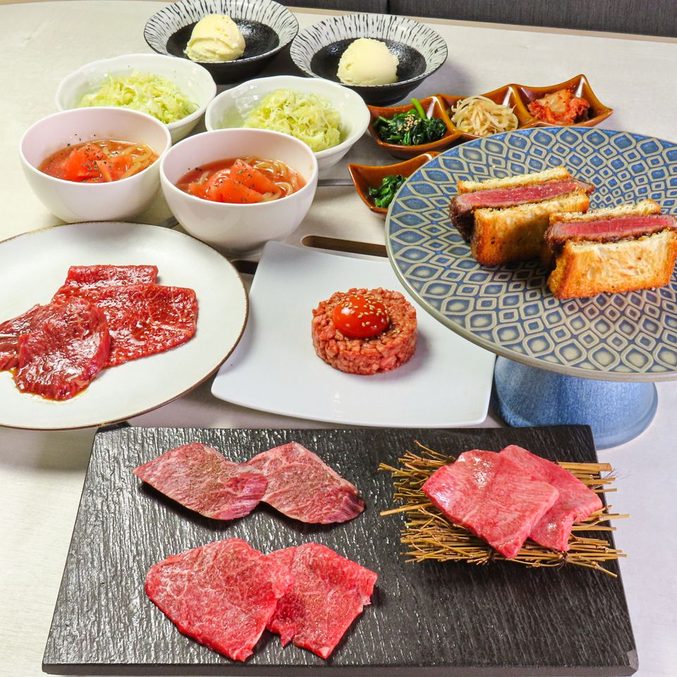 4 月 1 日起上市！ ！ 【极品红肉套餐】油脂较少的清淡烤肉套餐，让您尽享红肉的美味。健康又非常令人满意！ [生啤酒无限量畅饮]