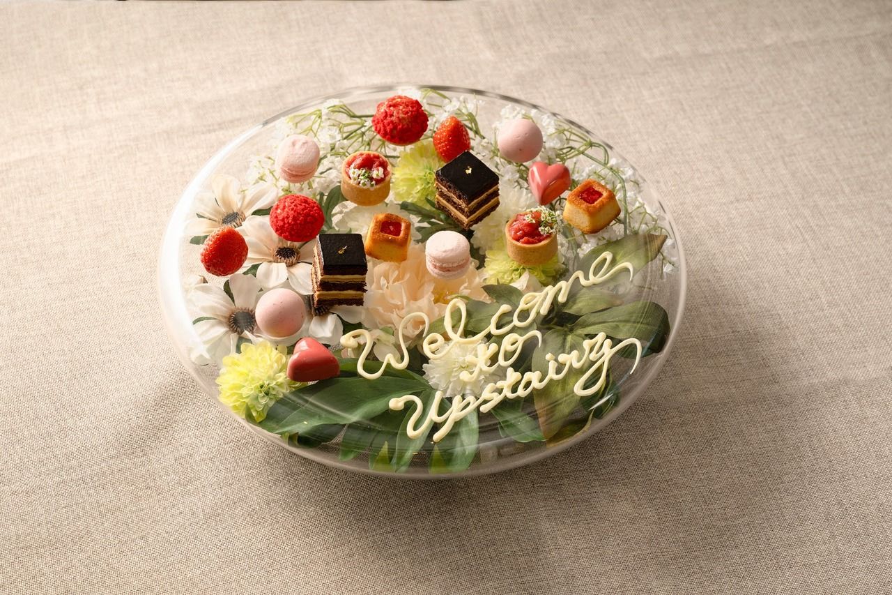 Casual Lunch Course + Anniversary Plate: Appetizer, main course, and dessert (3 dishes in total)