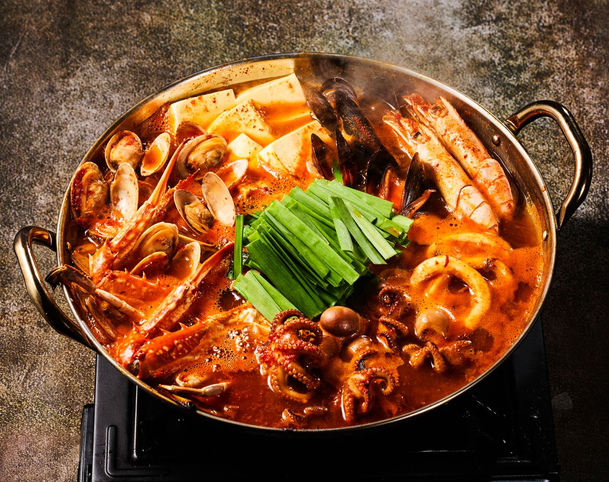 新年会に◎【ヘムルタンプラン】2時間飲み放題付き！様々な魚介がたっぷり入った豪華韓国海鮮鍋♪