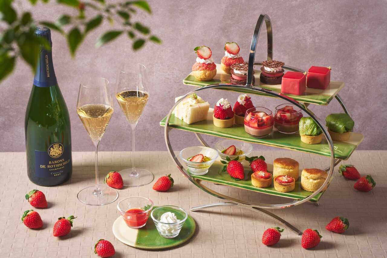 Afternoon tea set (with a glass of champagne)