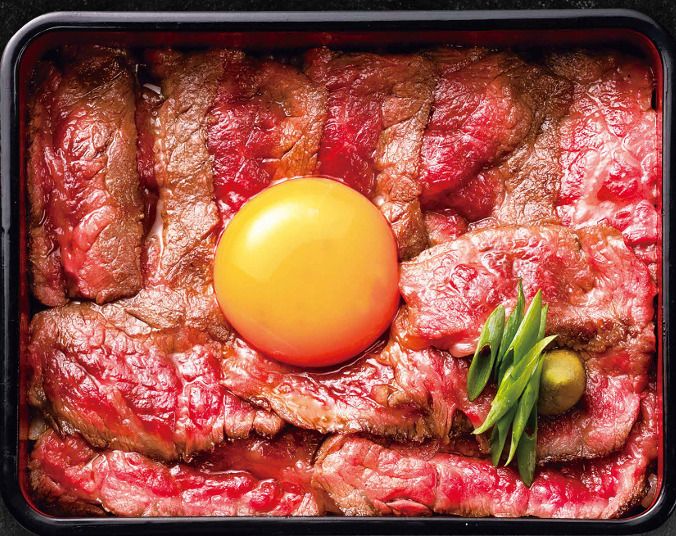 Tazón de arroz con bistec poco hecho