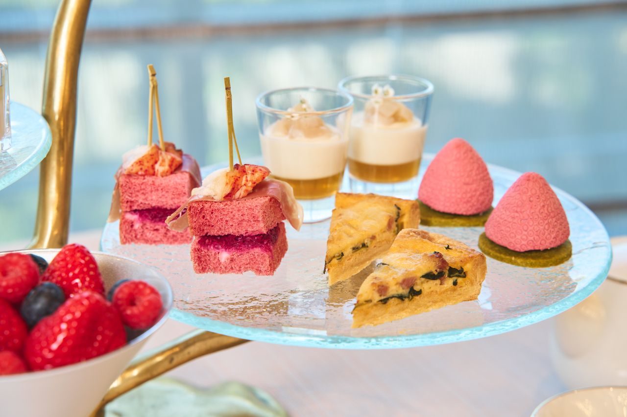 TIAD Strawberryアフタヌーンティー～春の香り～/乾杯用グラスシャンパーニュ付き