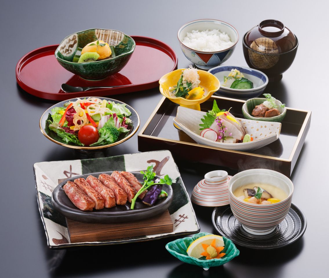 Grilled steak set for lunch（High Quality Beef 80ｇ）￥7,590