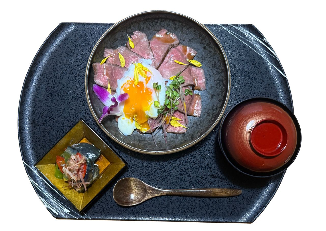 Lunch-Set mit geröstetem WAGYU-Rindfleisch