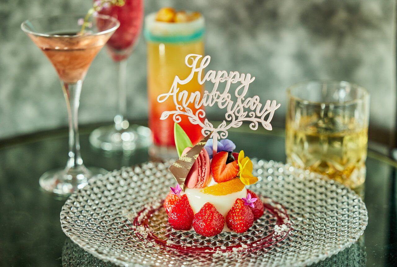 ★誕生石カクテル＆アニバーサリープレート付き
