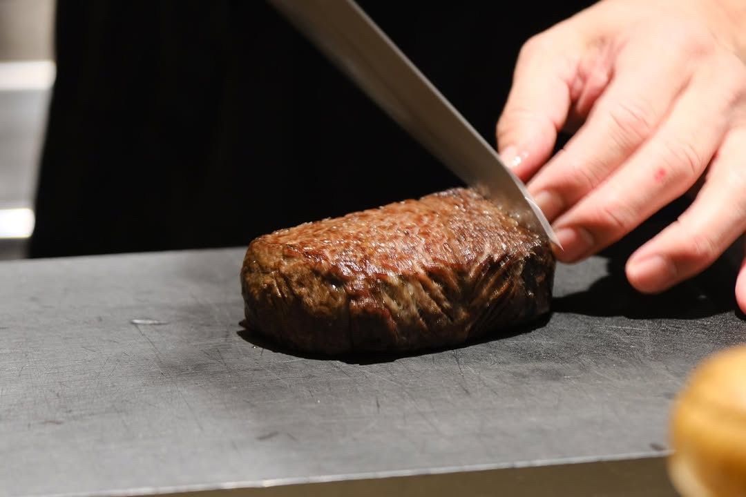 [The Kobe Steak LUNCH Course] – Cræfted over Charcoal 20,000 yen