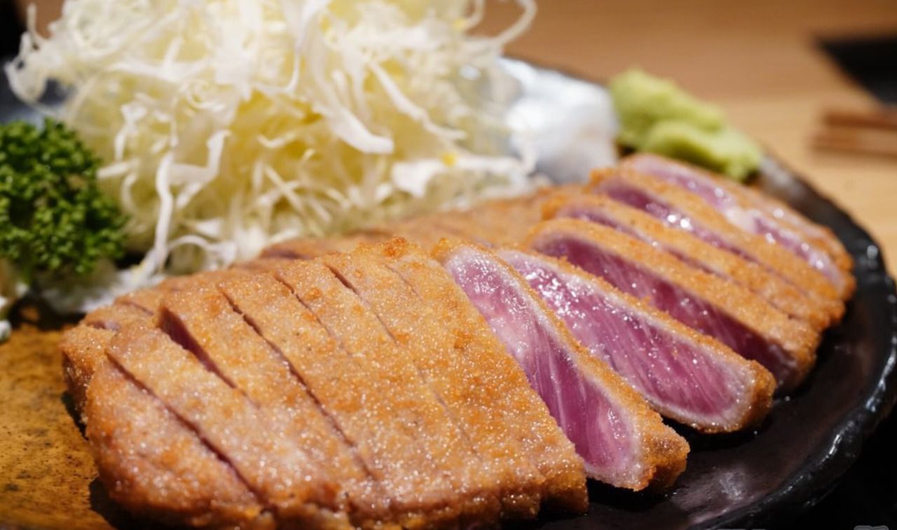 Refeição com costeleta de boi (3 acompanhamentos pequenos, 260g) com dashi ochazuke