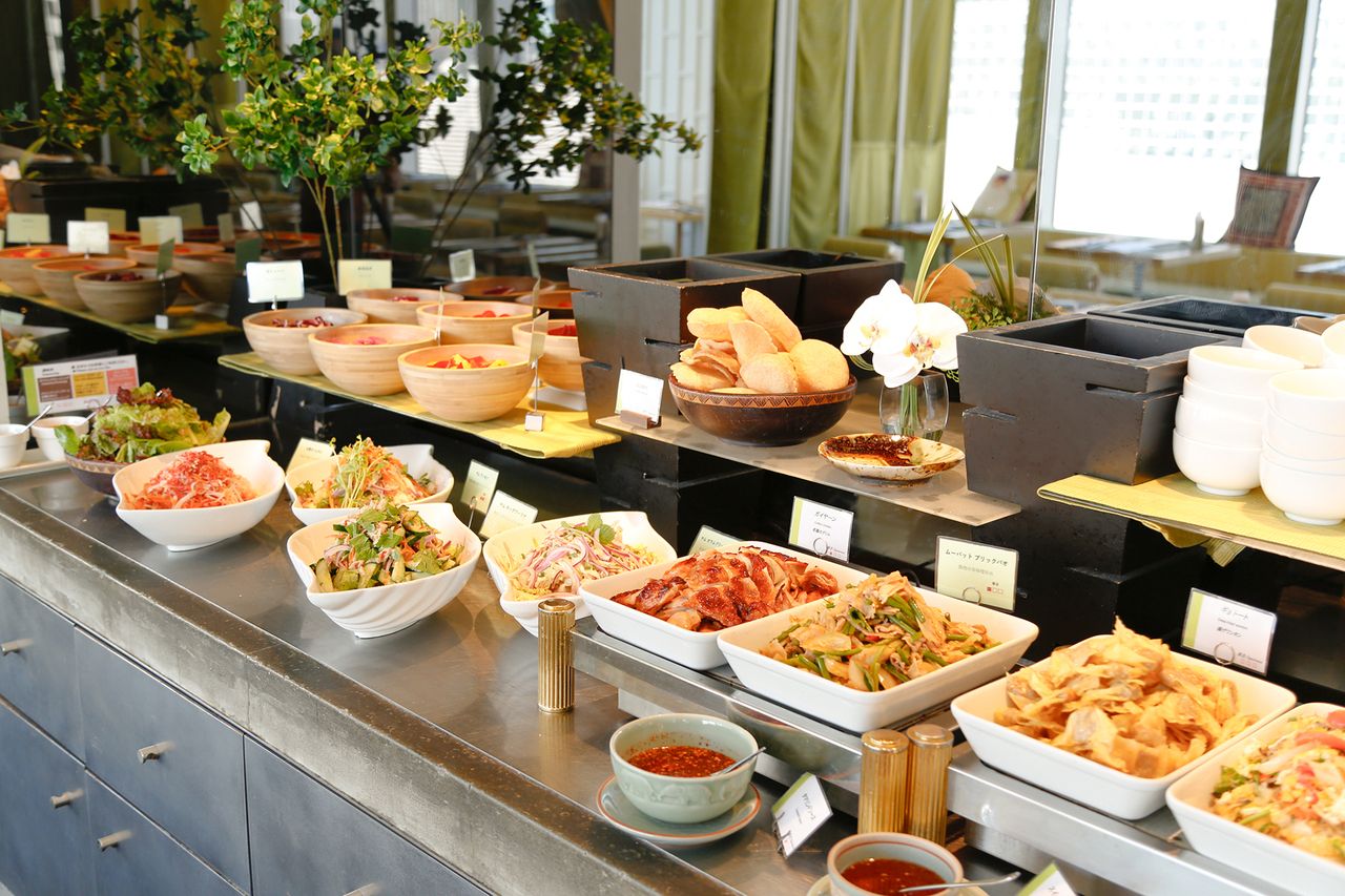 平日限定ランチセレクトビュッフェ＆スパークリングワイン＋グラスワイン赤白も飲み放題】タイ王道料理一品＋副菜＆サラダ＆デザートバイキング！お得な贅沢ヘルシーLUNCH☆飲み放題はおひとり様ずつ選択可