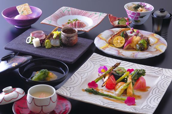 丹色会席 (Niiro Kaiseki — seasonal multi-course Japanese kaiseki tasting menu)