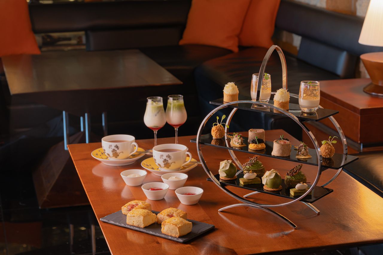 ＜weekend＞adee Seasonal Afternoon Tea & Live Music with a Glass of Champagne