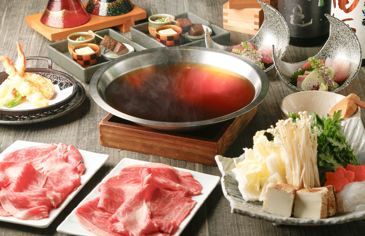 保证提供迎送会专用包间【豪华怀石料理】特选和牛牛排与海鲜散寿司★迎送会特别赠品：附留言的甜点与气泡酒标签个性化服务