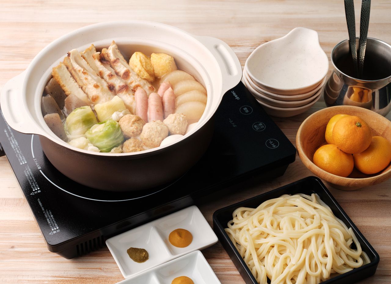 Gather around a kotatsu! Kiwami Dashi Oden Set — Adult (¥2,480 per person). Observation deck fee not included.