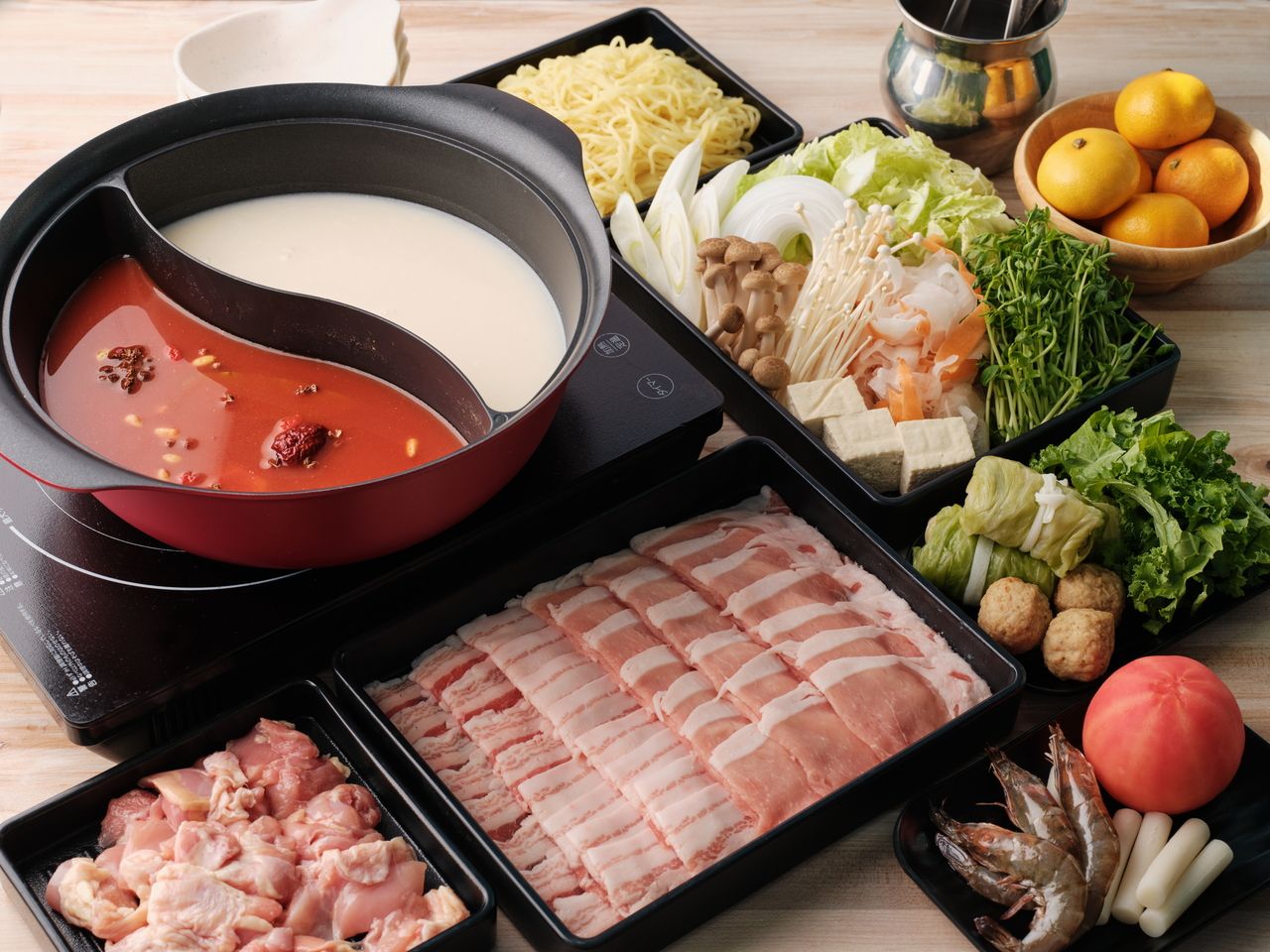 Cozy Kotatsu Gathering! Chamibuta Pork & Bitchu Kogen Chicken — Choose-Your-Soup Shabu‑Shabu Hot Pot (All-you-can-drink) <¥5,980 per adult> 