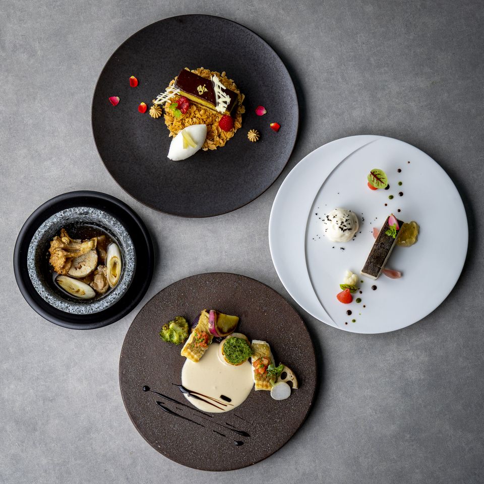 [Lunch] 12/1～3/1 Prefix course with 4 dishes to choose from, including main fish or meat, appetizers, and desserts.